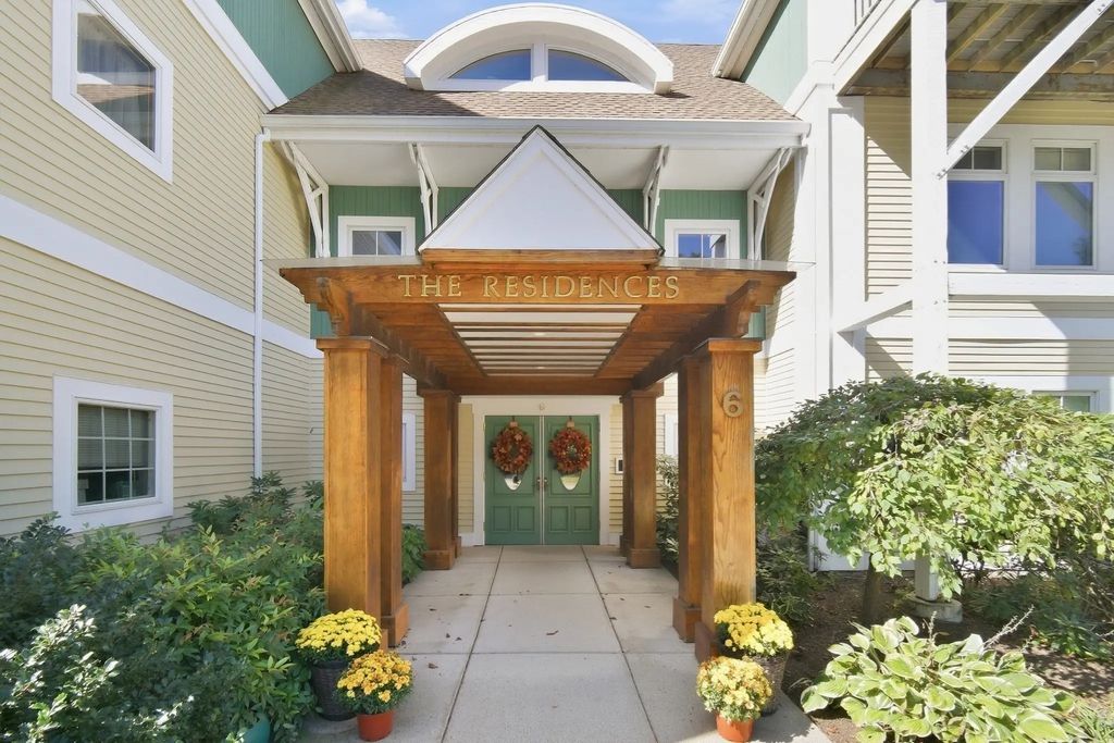 6 Green Way #101, Wayland