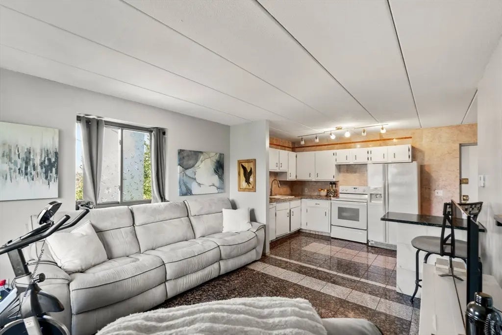 10 Main St #507, Framingham