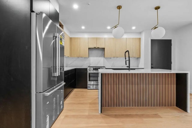 230 Everett #101, Boston