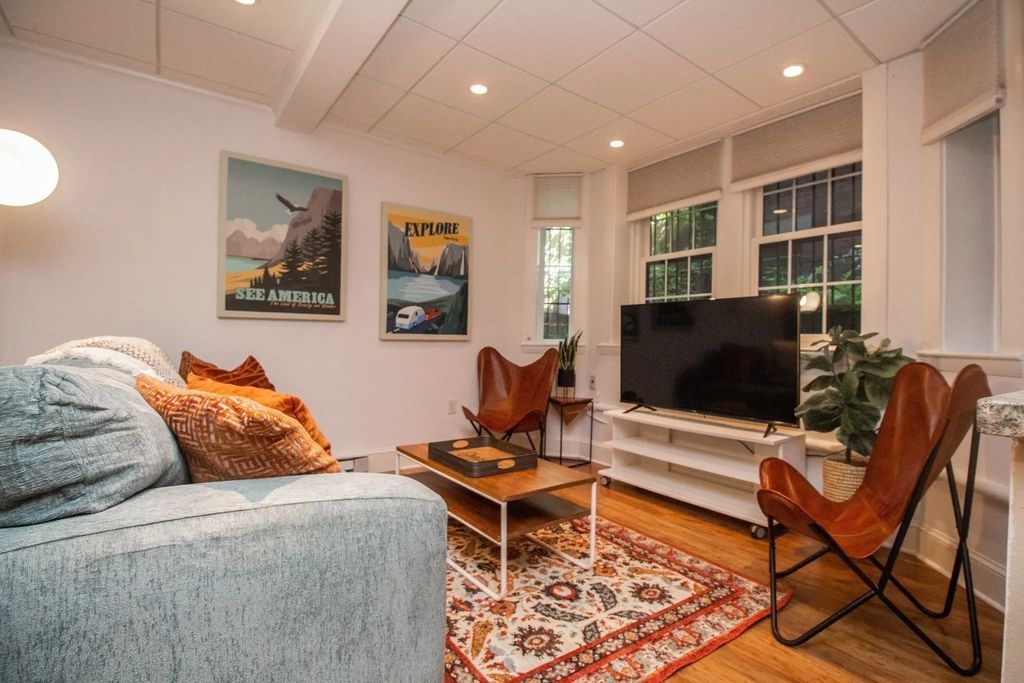 1253 Beacon St #4bb, Brookline