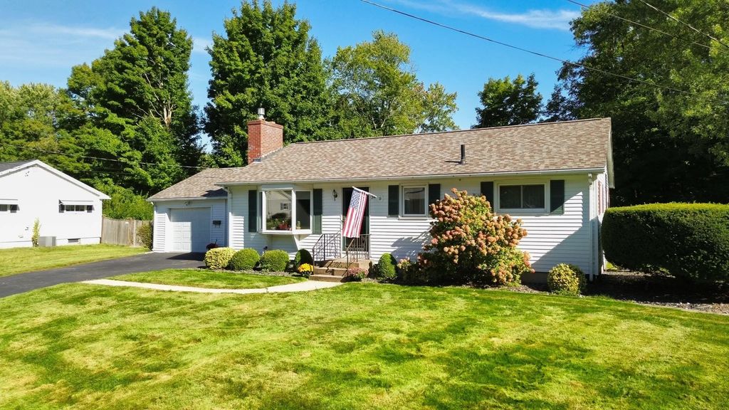 34 Bray Park Dr, Holyoke