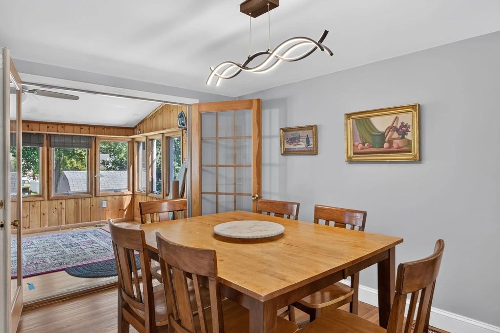 17 Rockwood Ln, Lawrence