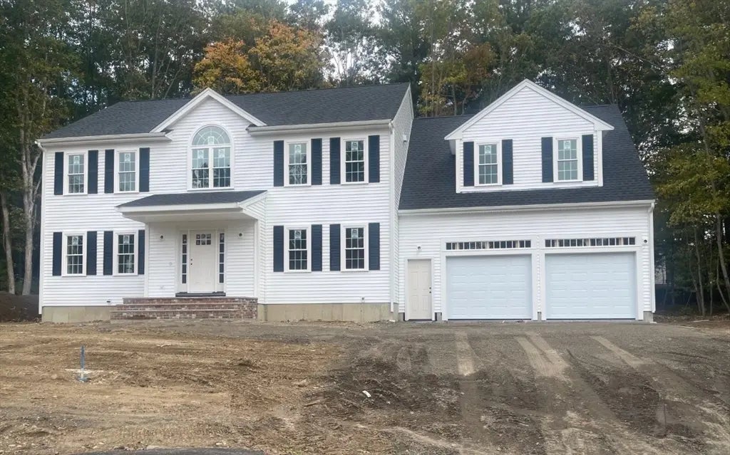 5 Clarendon Circle #lot 4, Holbrook