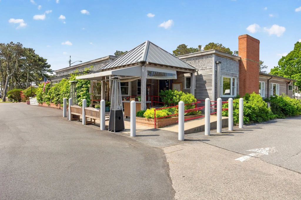 1019 Us-6, Wellfleet