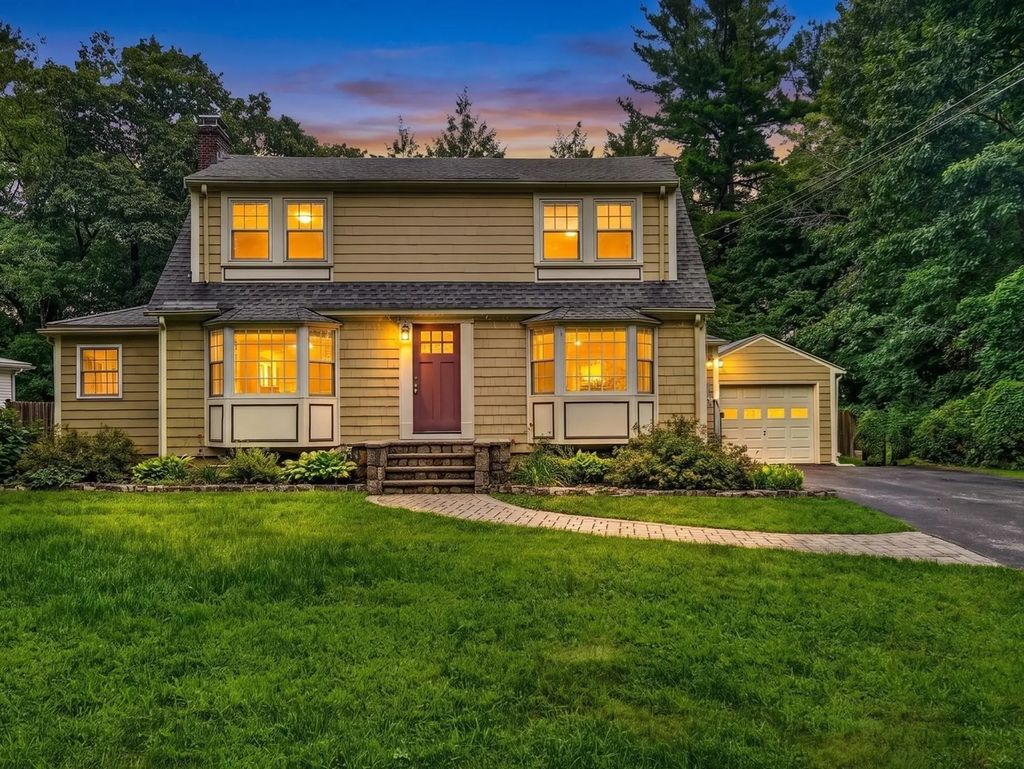 200 South Rd, Bedford