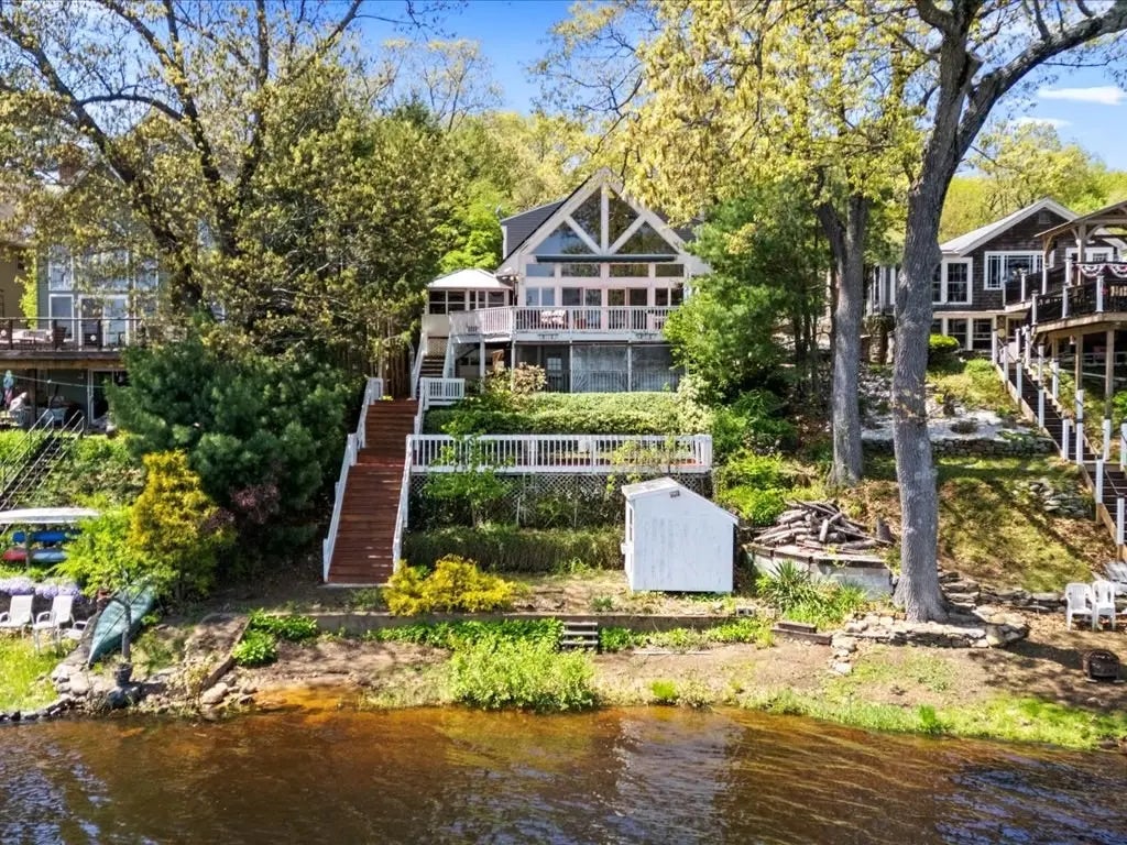 91 Lake Shore Drive, West Brookfield