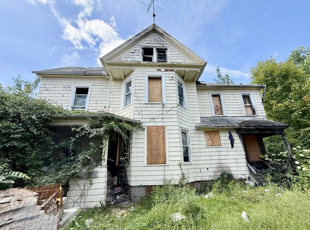 161 Lincoln St, Holyoke