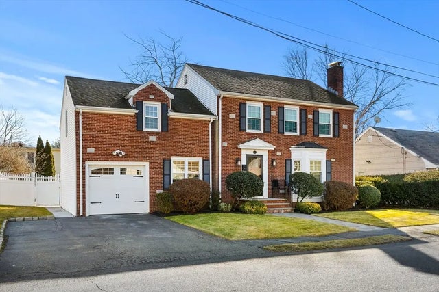 4 Dean Rd, Marblehead