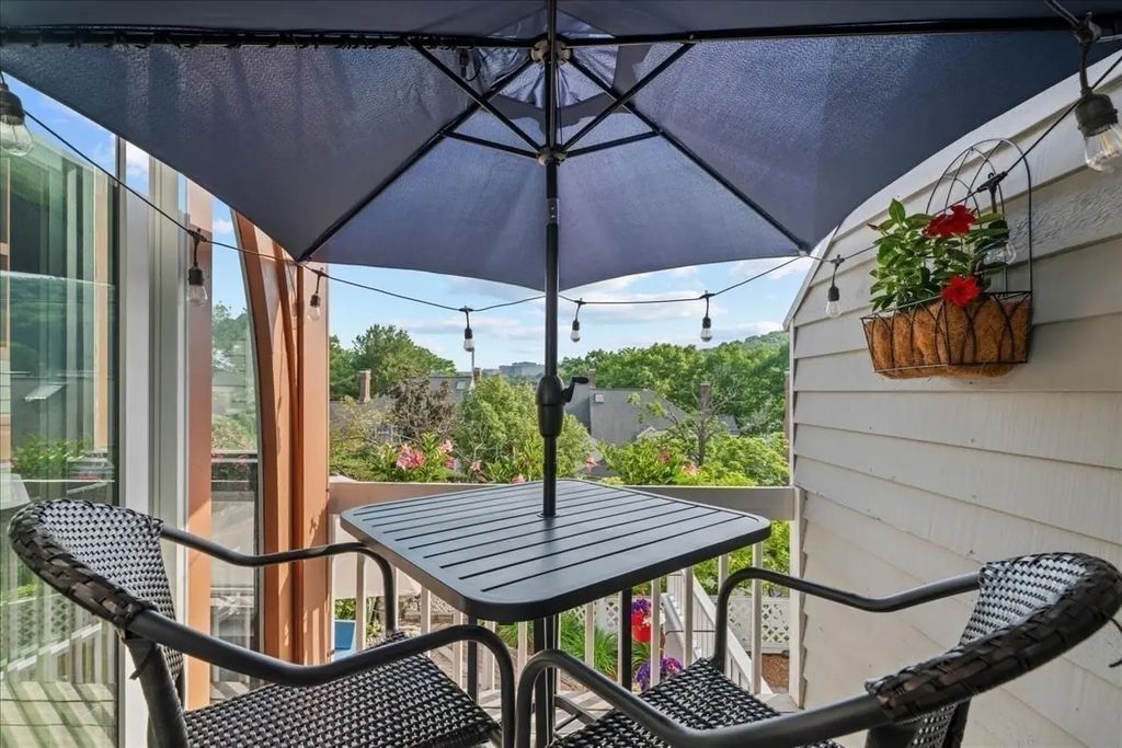 35 Eastern Point Dr #34, Shrewsbury