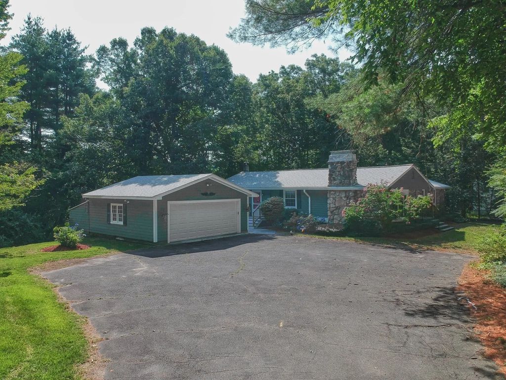 360 Wood St, Hopkinton
