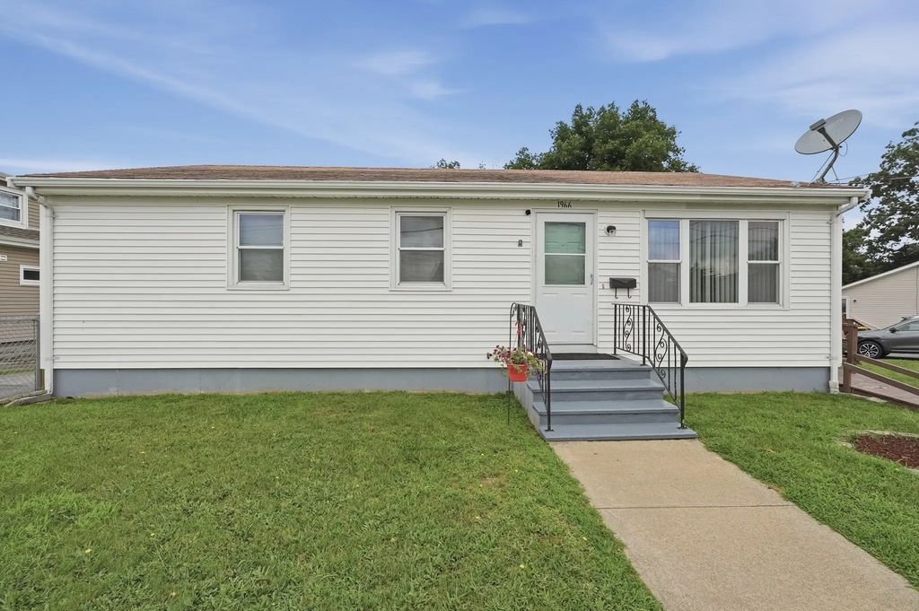 1966 Highland Ave, Fall River