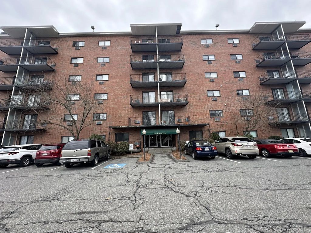 1321 Worcester Rd #612, Framingham