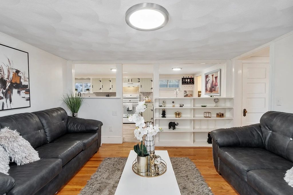 2 Grove St, Methuen
