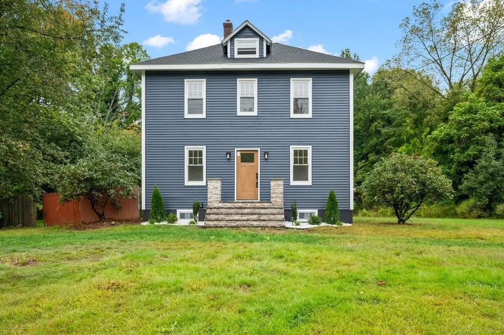 1020 Russell Rd, Westfield