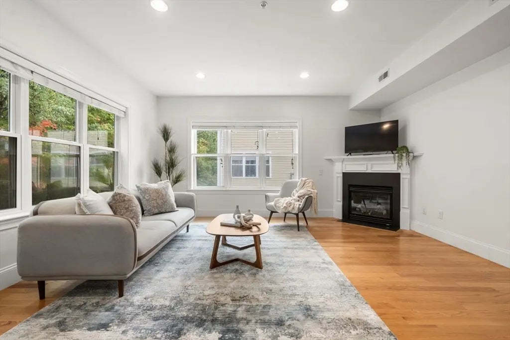 865 Lagrange St #5, Boston
