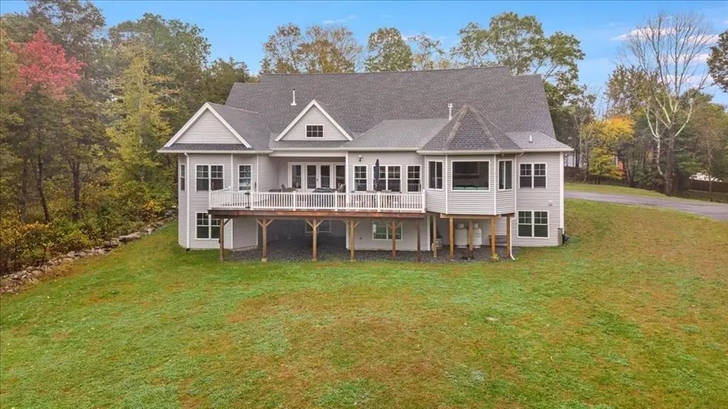 2798 Elm St, Dighton