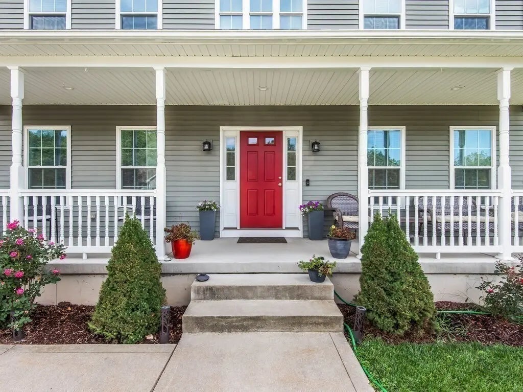 17 Jeanne Marie Dr, Westfield