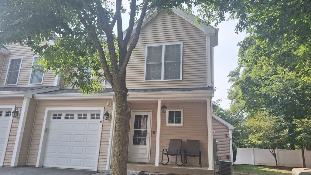 180 Park St #6, North Attleboro