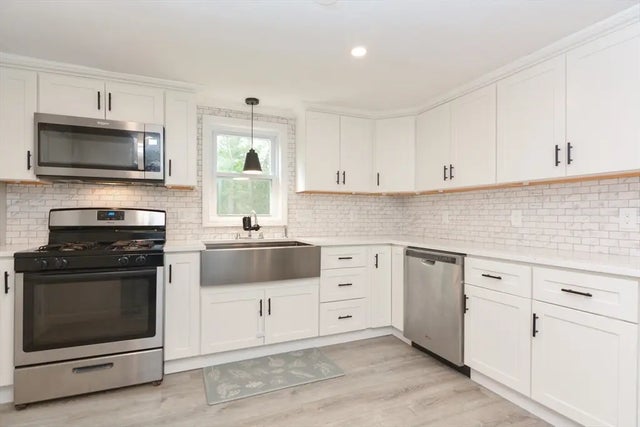 8 Roberts Rd, Ashland