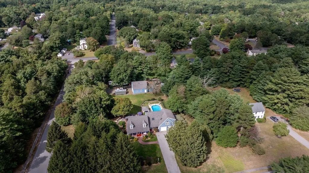 55 Bay Farm Drive, Plymouth