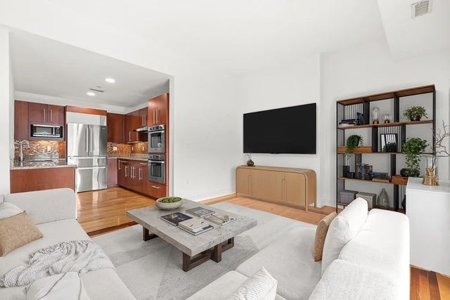 310 Hammond Pond Pkwy #301, Brookline