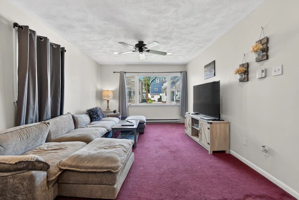 157 Maplewood Ave, Gloucester