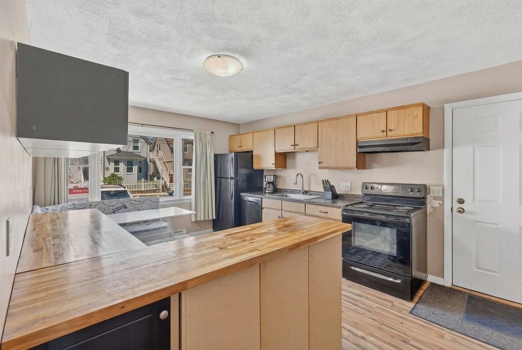 157 Maplewood Ave, Gloucester