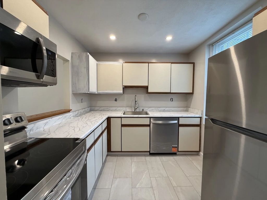 88 Gordon Street #304, Boston