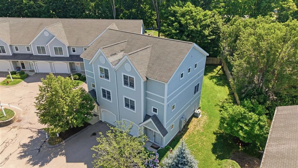 140 Commonwealth Ave #7, North Attleboro