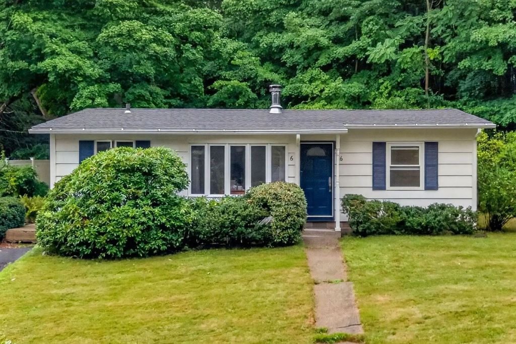 6 Fernbrook Rd, Northborough