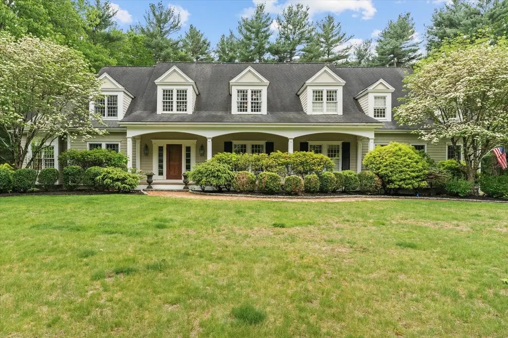 111 Elm St, Medfield
