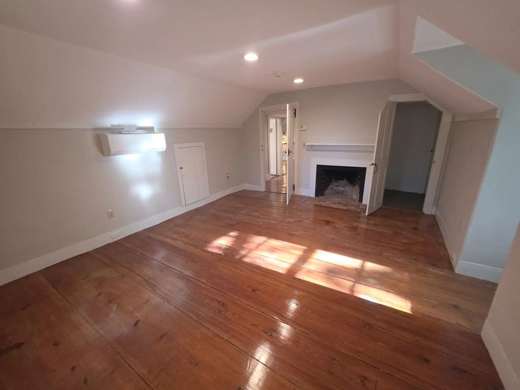 8 Hollis St #a5, Groton