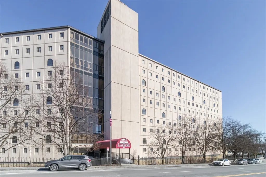 65 Lake Ave #1008, Worcester