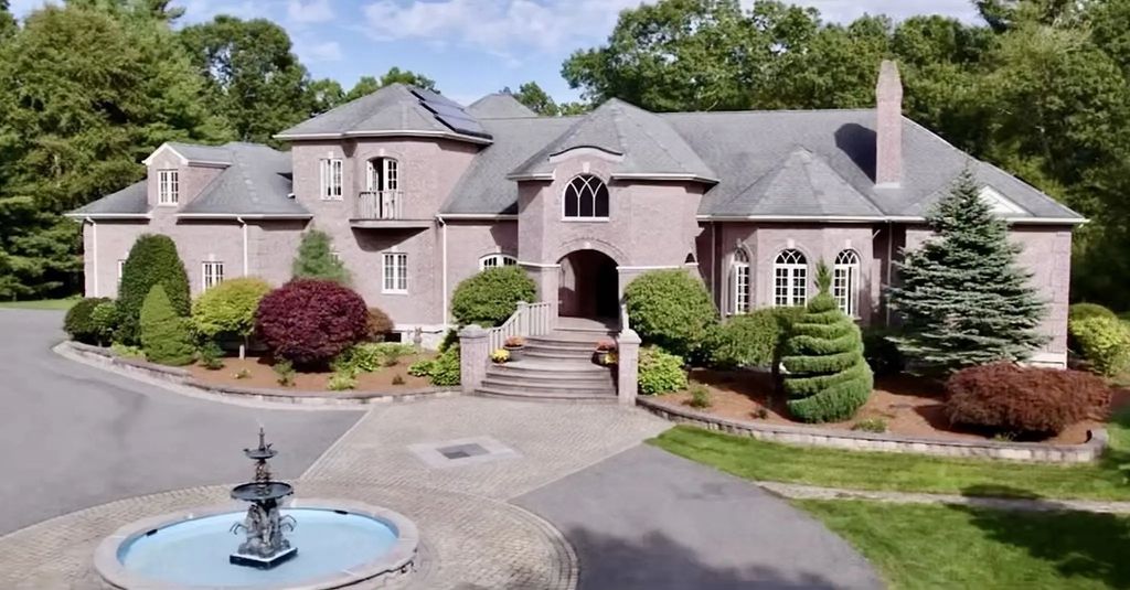 2900 Amaral Way, Dighton