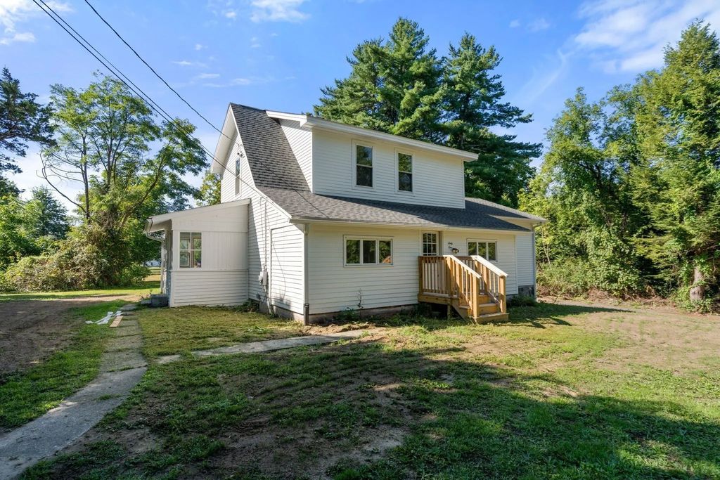 61 Pelham Rd, Amherst