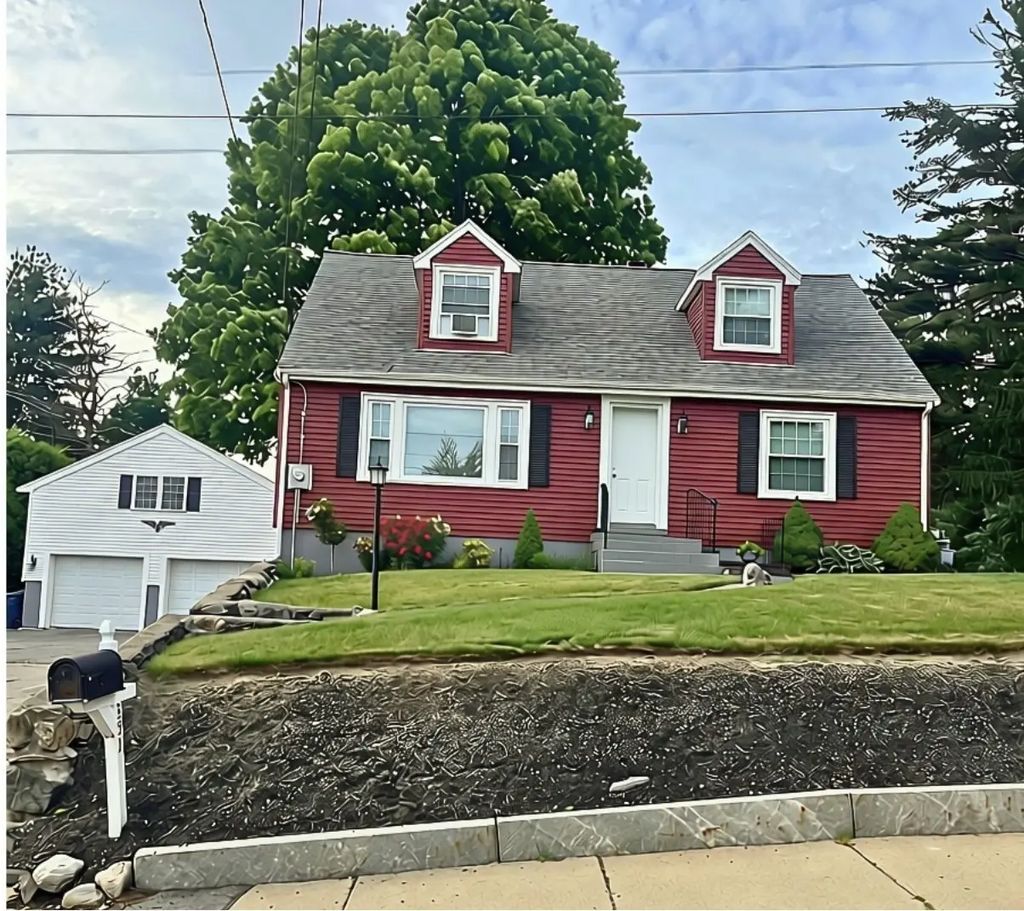 351 Elm St, Marlborough