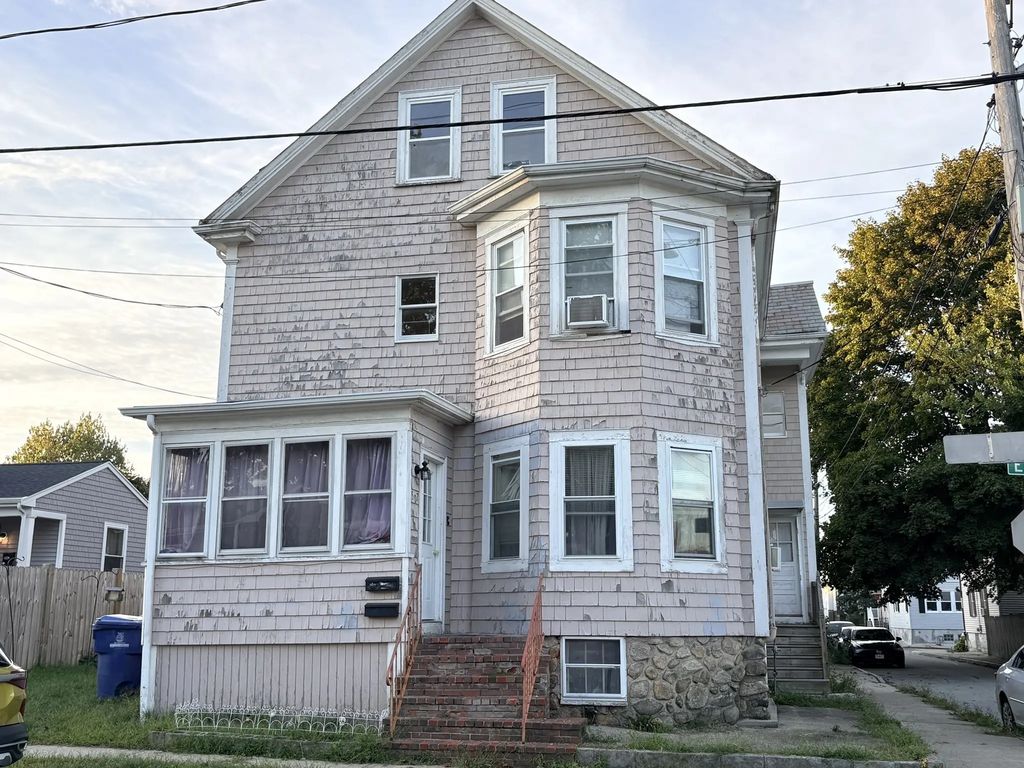507 Elm St, New Bedford