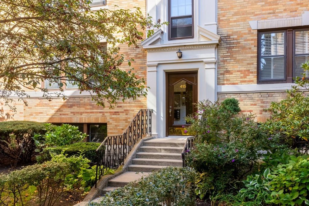 415 Washington St #6, Brookline