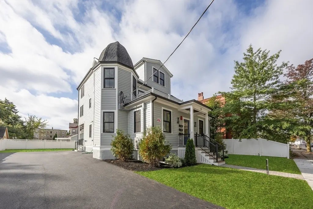 12 George St #3, Medford