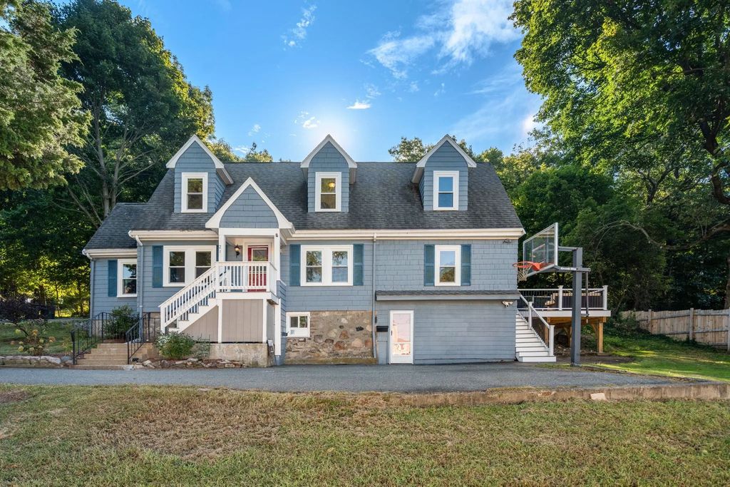 21 Lamoine St, Dedham