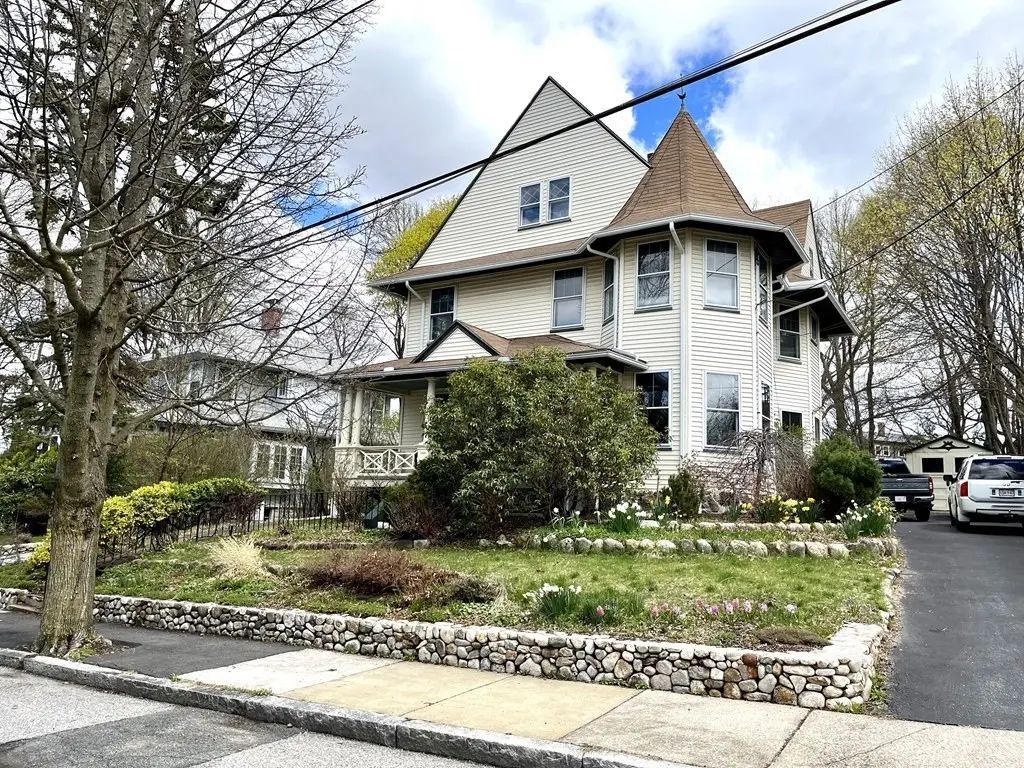 37 Gleason St, Medford