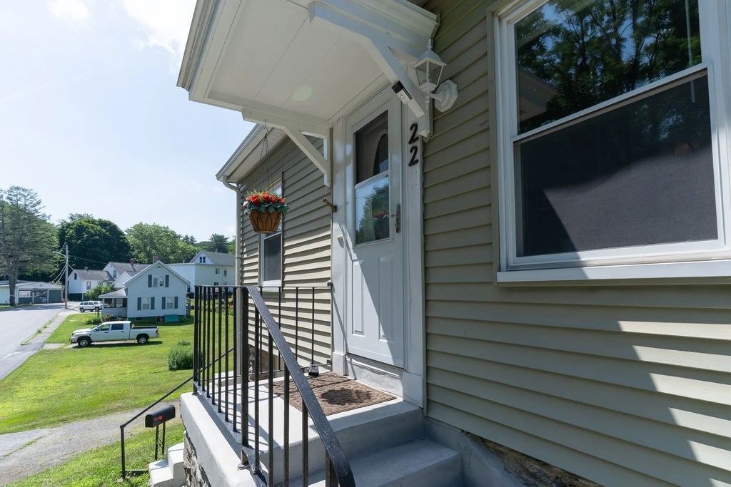 22 Marsh Ave, Southbridge