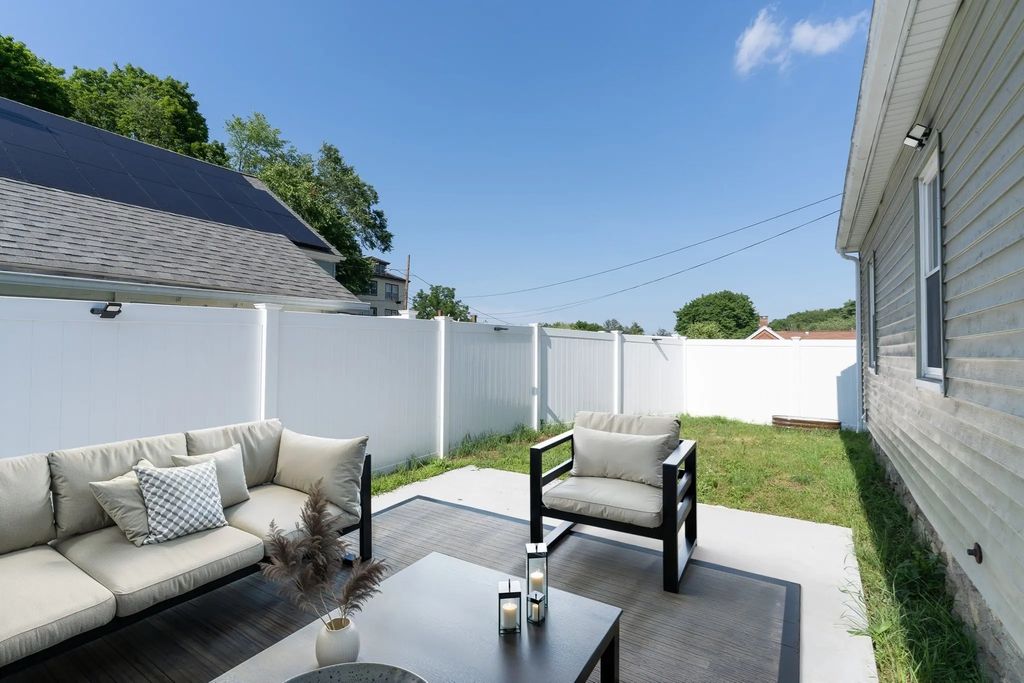 22 Marsh Ave, Southbridge