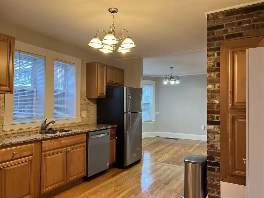 1 Laurel St #1, Arlington