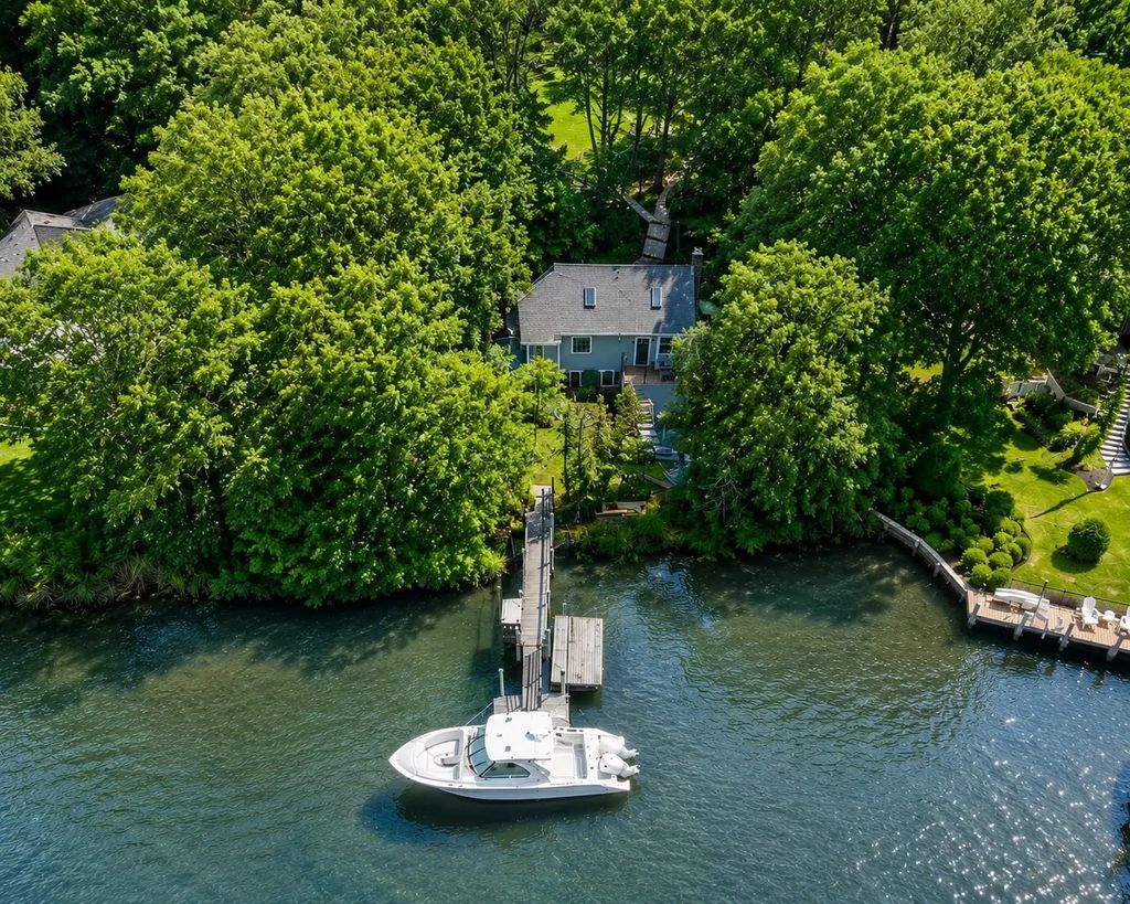 29 Childs River Rd, Falmouth