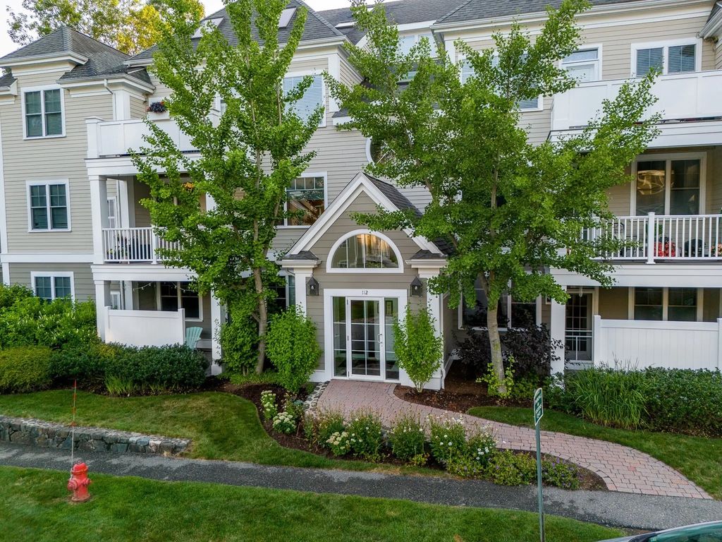 122 Johnson Woods Dr #103, Reading
