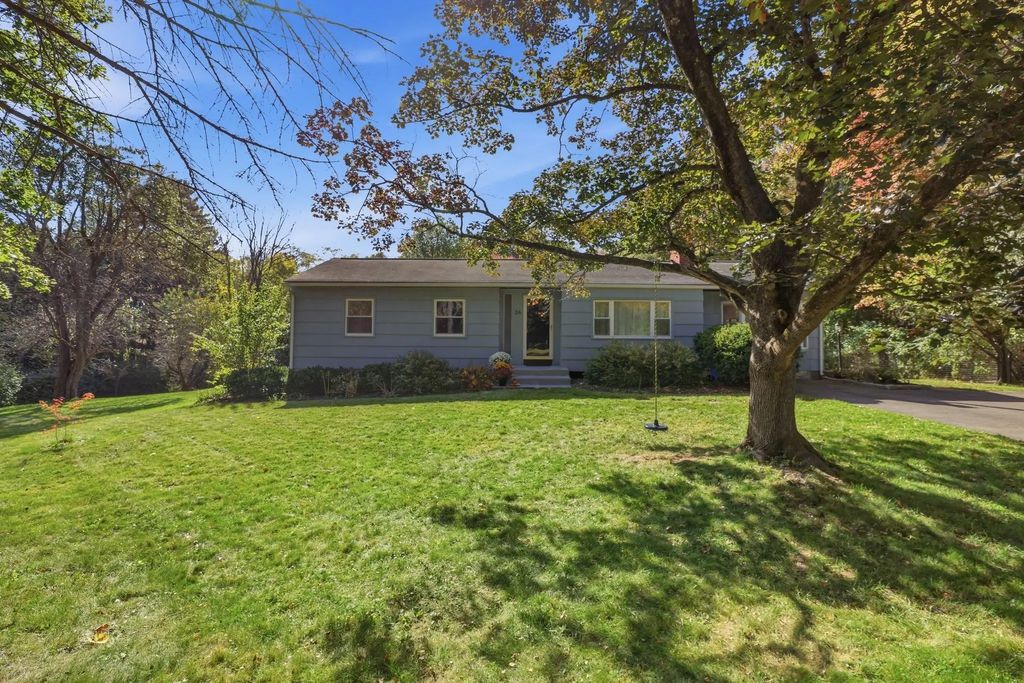 36 Valley View Dr, Amherst