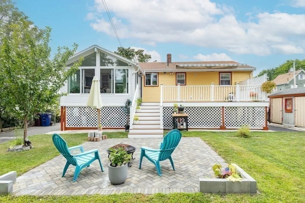 72 True St, Revere