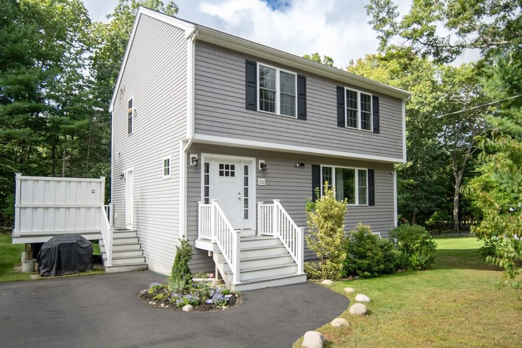 332 Monponsett St, Hanson