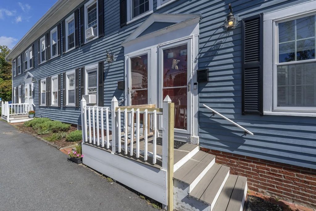4 Rowells Ct #c, Amesbury